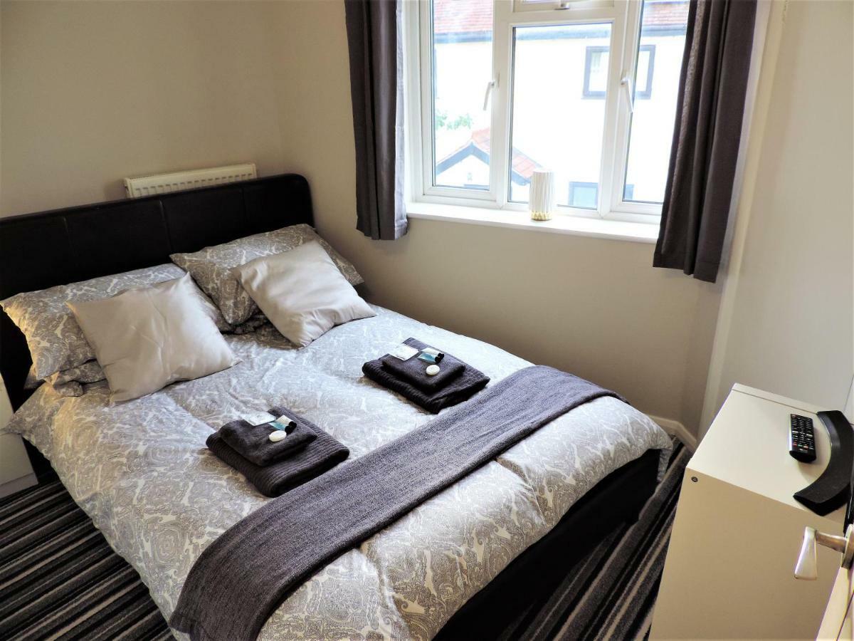 1 Bed Bagshot Pennyhill Accommodation 外观 照片