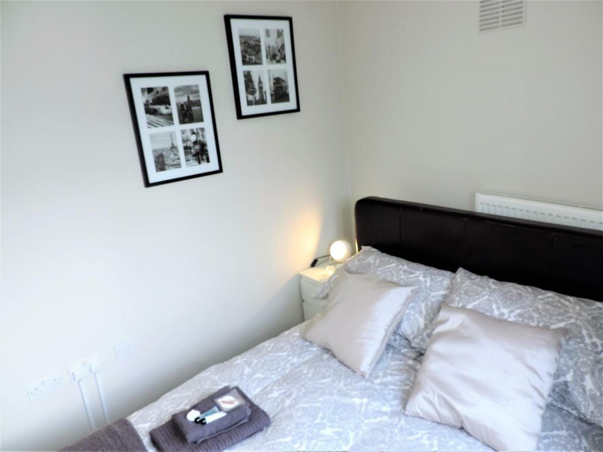 1 Bed Bagshot Pennyhill Accommodation 外观 照片