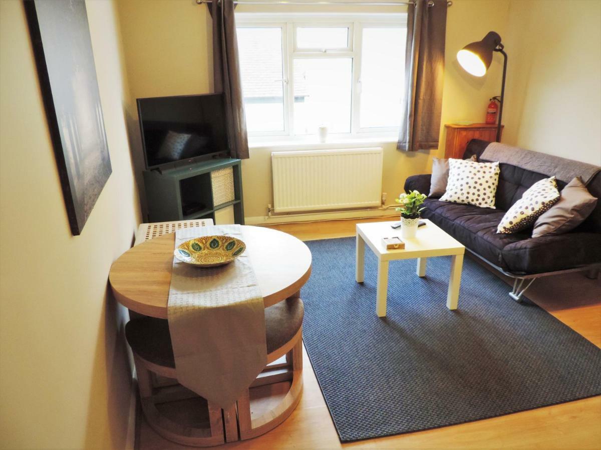 1 Bed Bagshot Pennyhill Accommodation 外观 照片