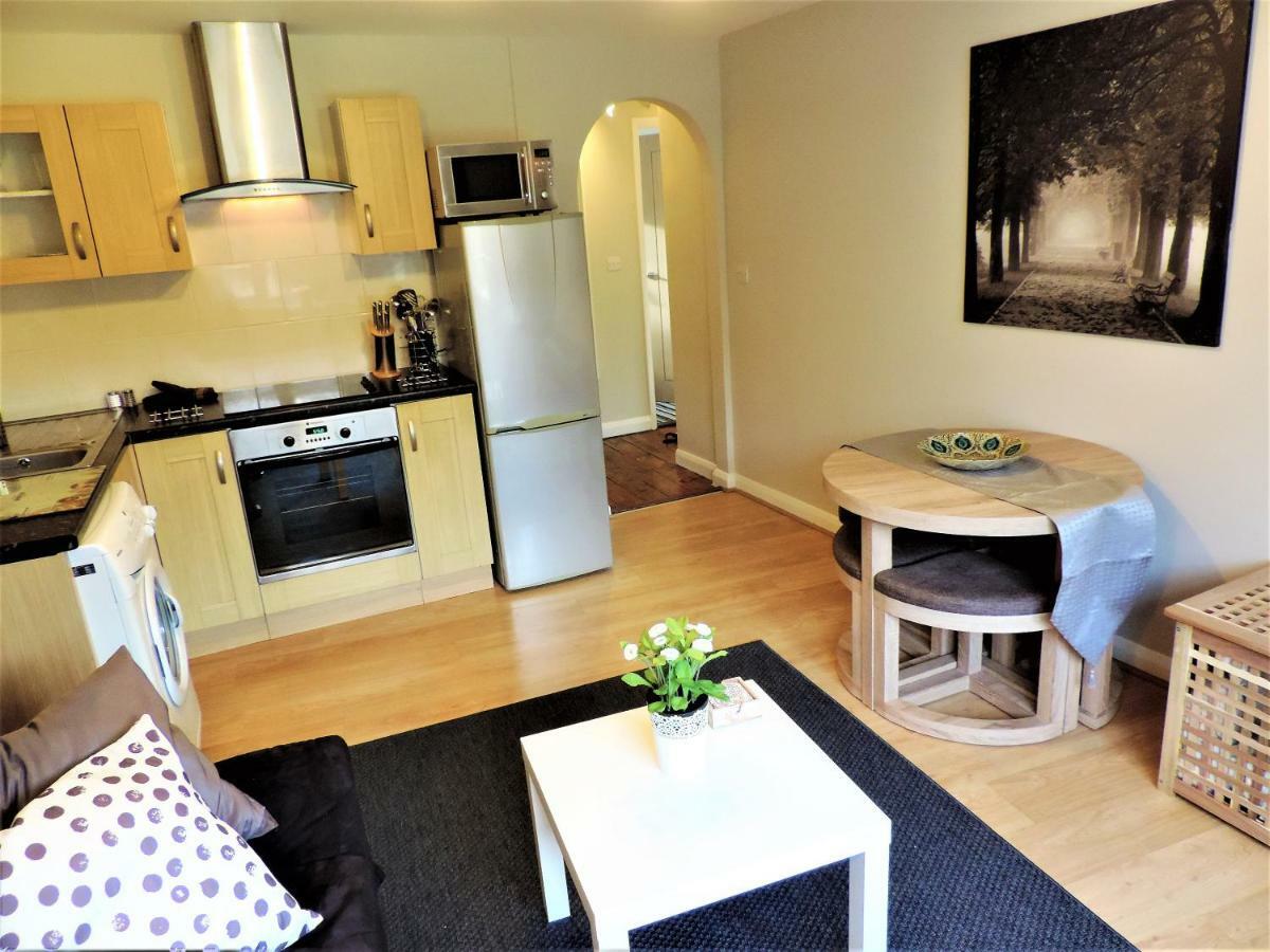 1 Bed Bagshot Pennyhill Accommodation 外观 照片