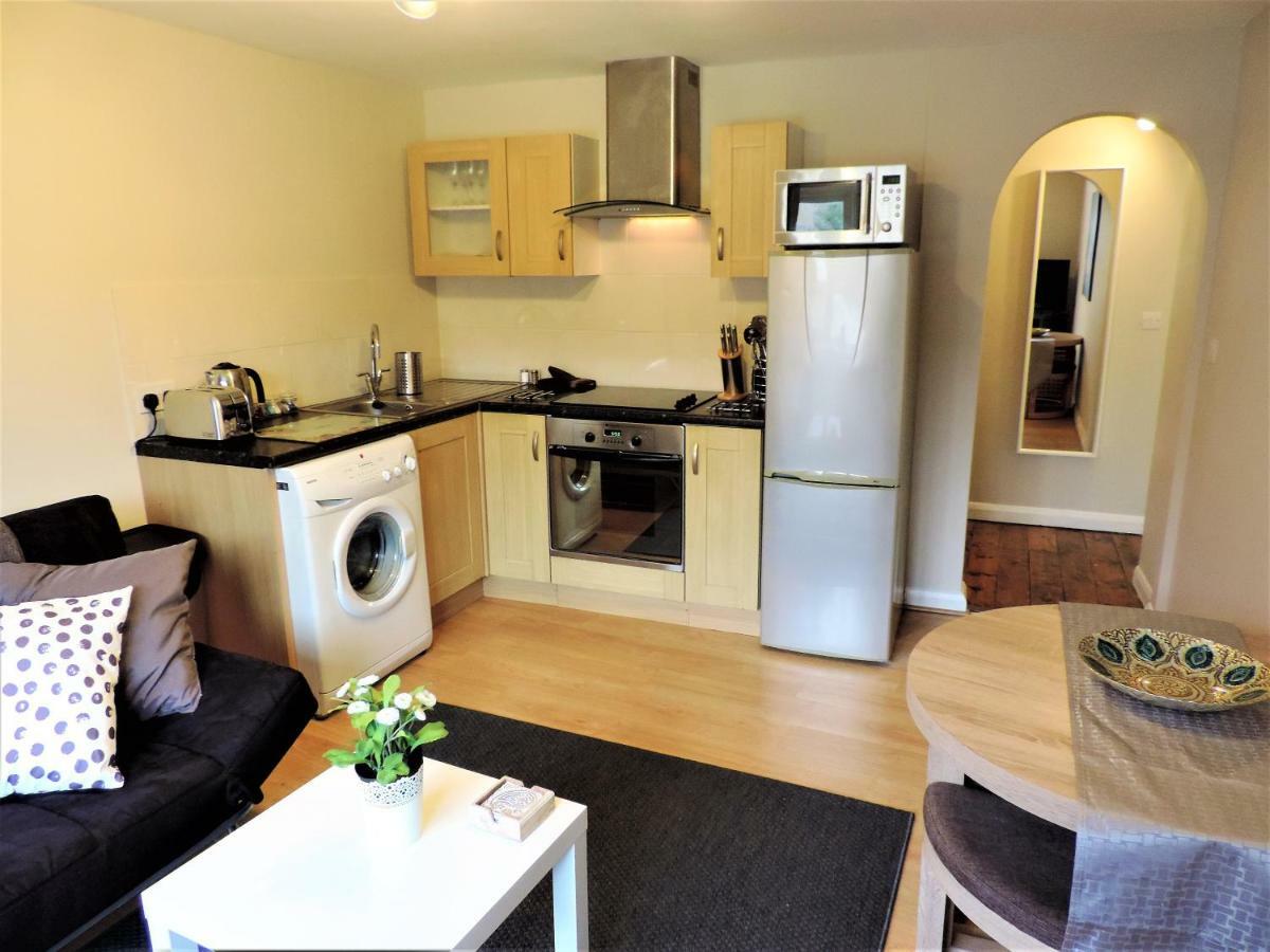 1 Bed Bagshot Pennyhill Accommodation 外观 照片