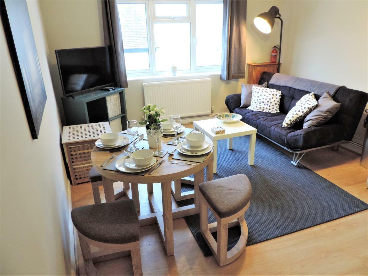 1 Bed Bagshot Pennyhill Accommodation 外观 照片