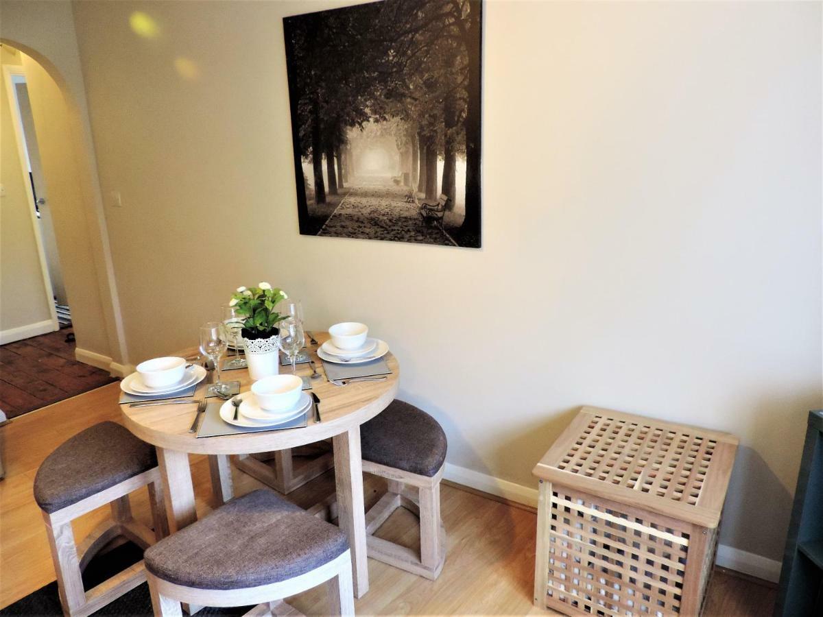 1 Bed Bagshot Pennyhill Accommodation 外观 照片