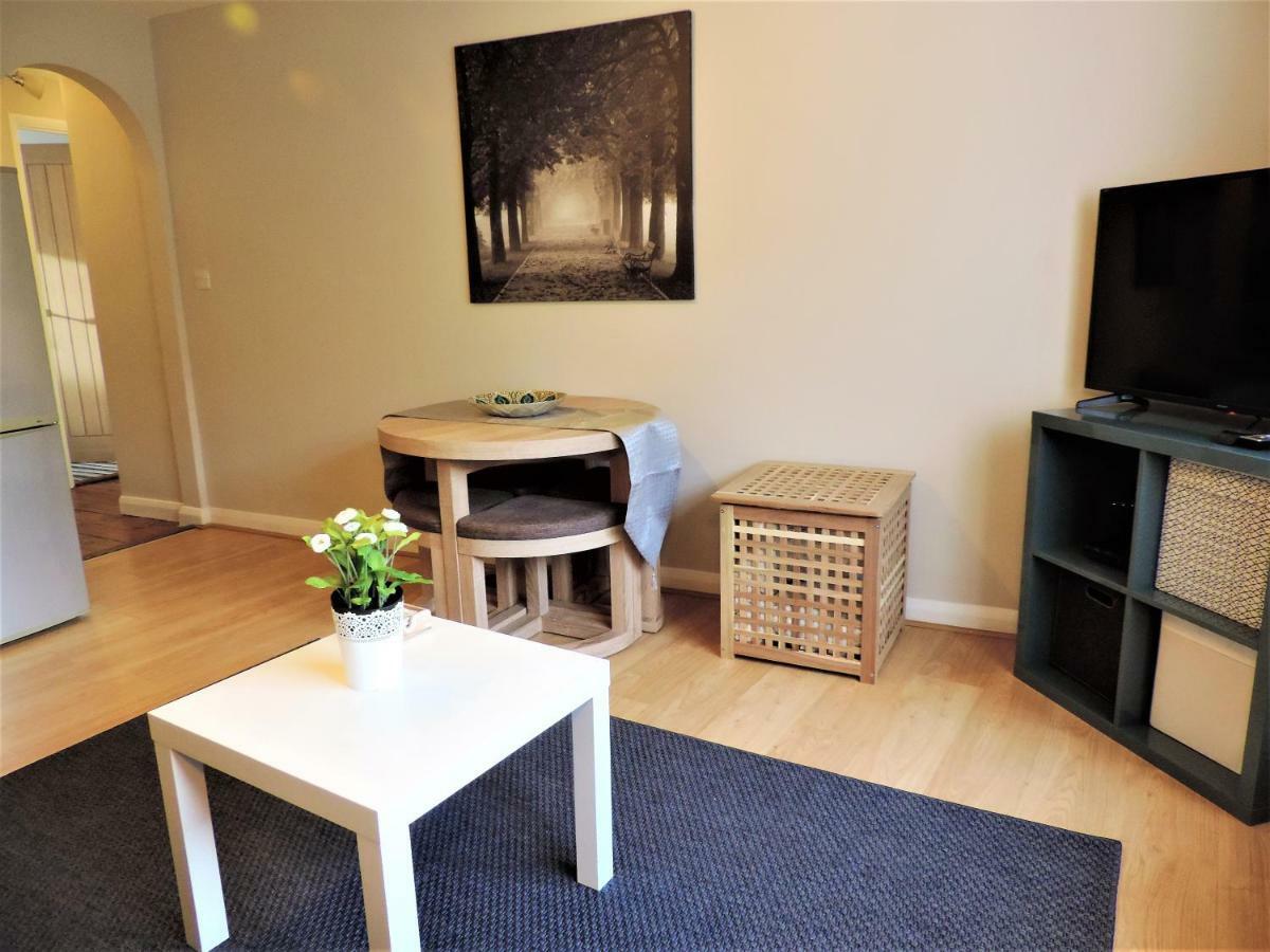 1 Bed Bagshot Pennyhill Accommodation 外观 照片